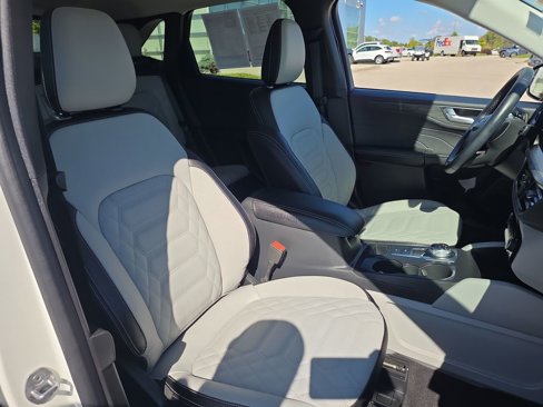Used 2024 Ford Escape Platinum w/ Premium Technology Package image 19