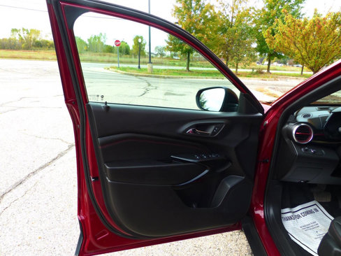 Used 2025 Chevrolet Trax RS w/ Sunroof Package image 19