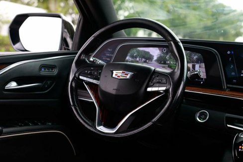 Used 2021 Cadillac Escalade ESV Premium Luxury image 31