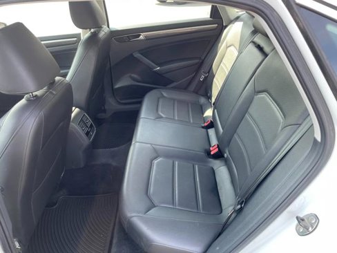 Used 2016 Volkswagen Passat 1.8T SE w/ Lighting Package (P06) image 22