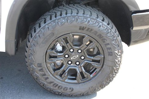 Used 2022 Chevrolet Silverado 1500 ZR2 image 8