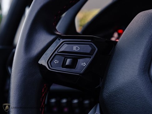 Used 2021 Lamborghini Huracan EVO image 24