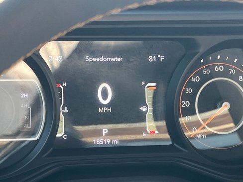 Used 2025 Jeep Wrangler Sahara image 39