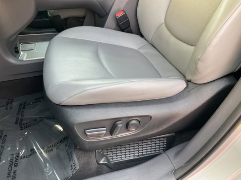 Used 2024 Toyota Sienna XLE image 24