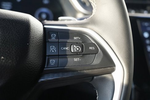 Used 2023 Jeep Grand Cherokee L Laredo image 43