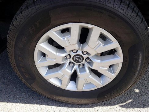 Used 2023 Nissan Frontier SV image 11