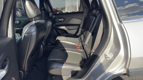 Used 2020 Jeep Cherokee Limited w/ Luxury Group image 16