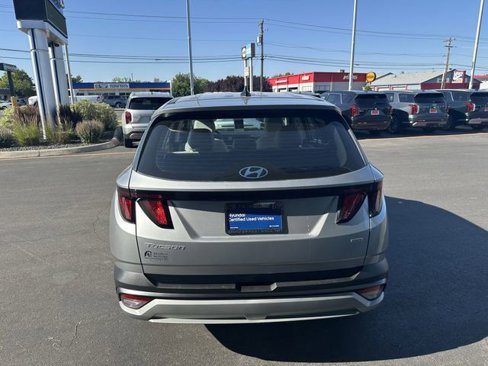 Certified 2025 Hyundai Tucson SE image 6