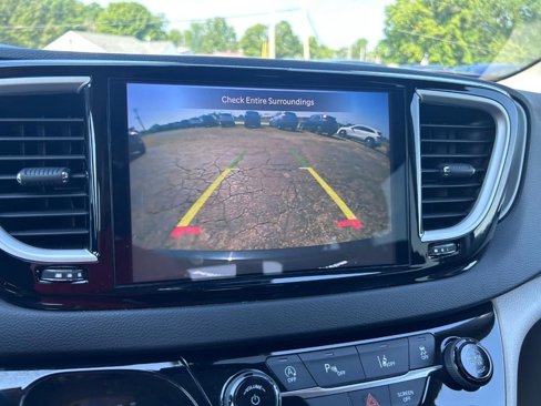Used 2022 Chrysler Pacifica Touring-L image 23