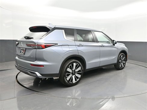 New 2025 Mitsubishi Outlander SE image 30