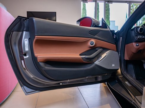 Used 2022 Ferrari Portofino M image 8