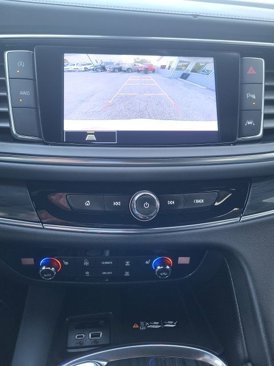Used 2023 Buick Enclave Essence image 3