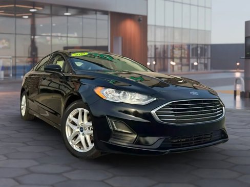 Used 2020 Ford Fusion SE image 1