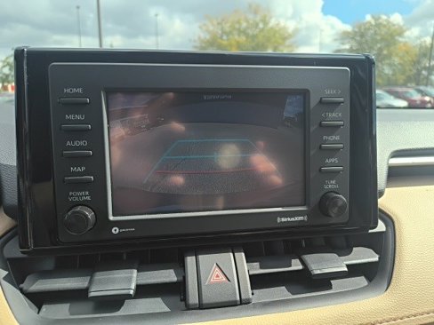 Used 2022 Toyota RAV4 LE image 21