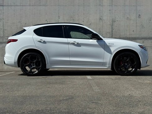 Used 2022 Alfa Romeo Stelvio Veloce image 5