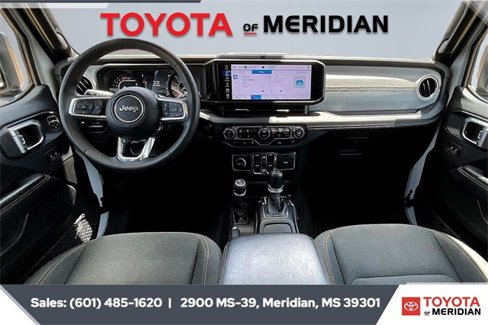 Used 2024 Jeep Wrangler Sahara image 13