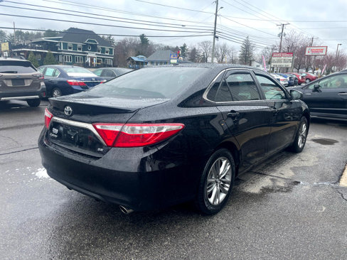 Used 2017 Toyota Camry SE image 4