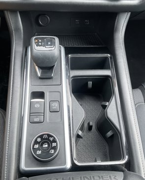Used 2024 Nissan Pathfinder SV image 19