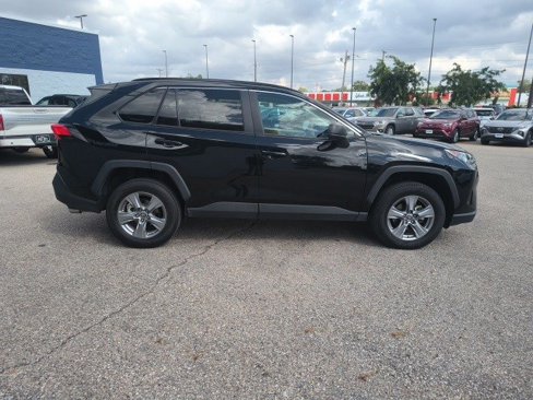 Used 2022 Toyota RAV4 LE image 6