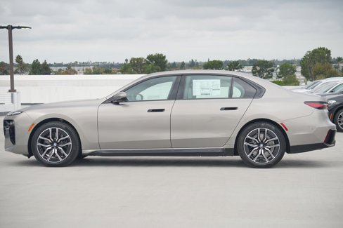 New 2026 BMW 740i w/ Premium Package image 4