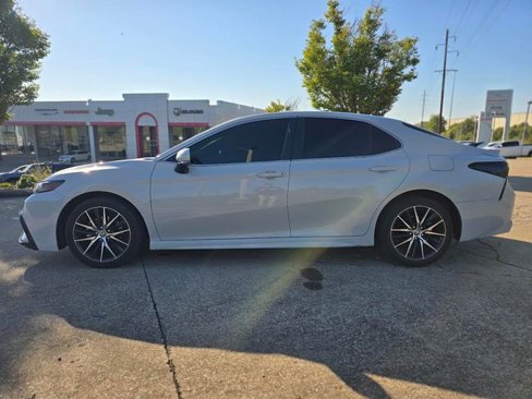 Used 2024 Toyota Camry SE image 6