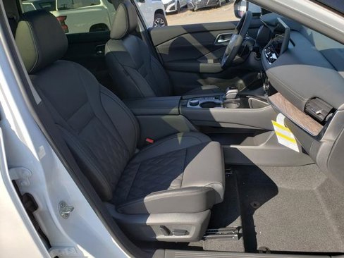 New 2026 Nissan Rogue Platinum image 18