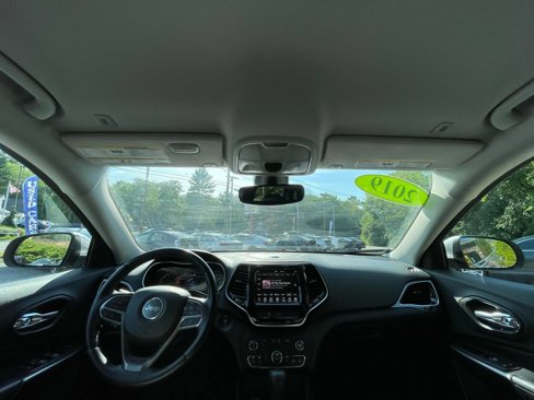 Used 2019 Jeep Cherokee Limited image 24