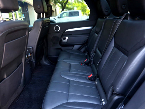 Used 2020 Land Rover Discovery Landmark image 16