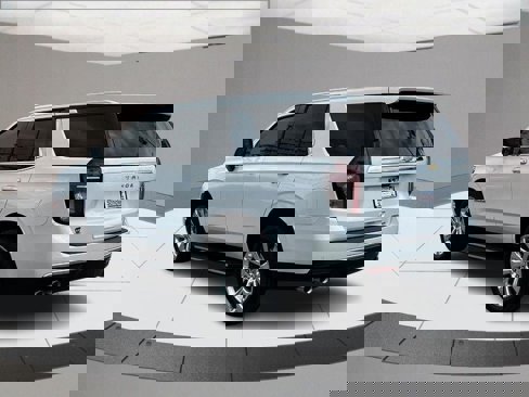 Used 2021 Chevrolet Tahoe Premier w/ Premium Package image 6