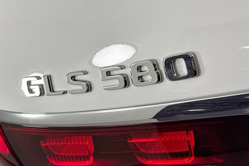 New 2026 Mercedes-Benz GLS 580 4MATIC image 9