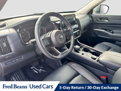 Used 2024 Nissan Pathfinder SL w/ Black Appearance Package image 10