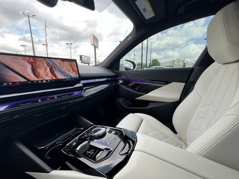 Used 2024 BMW i5 eDrive40i w/ Convenience Package image 61