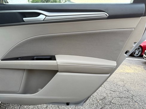 Used 2019 Ford Fusion SE image 34
