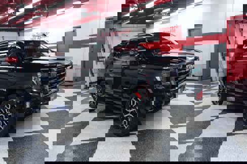 Used 2023 GMC Yukon AT4 w/ AT4 Premium Plus Package image 3