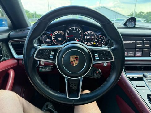 Used 2018 Porsche Panamera 4S image 19