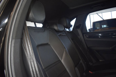 Used 2021 Porsche Cayenne image 21
