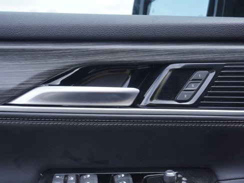 Used 2024 Jeep Wagoneer Series II w/ Flexible Seating Group image 12