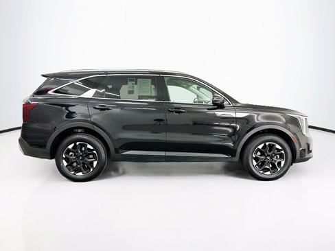 Used 2024 Kia Sorento S image 10
