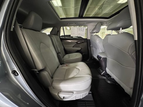 Certified 2022 Toyota Highlander Platinum image 20