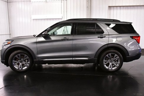 Used 2025 Ford Explorer Active w/ Active Comfort Package image 4