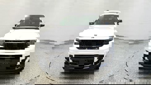 Used 2024 Jeep Grand Cherokee L Laredo image 2