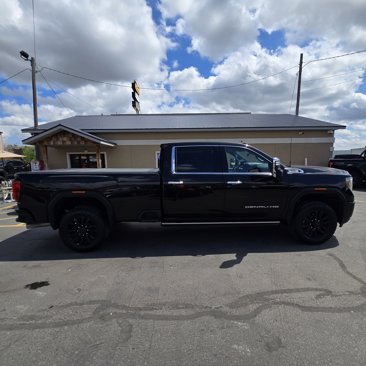 Used 2022 GMC Sierra 3500 Denali w/ Denali Black Diamond Edition image 2