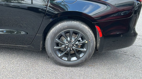New 2025 Chrysler Pacifica Select image 12