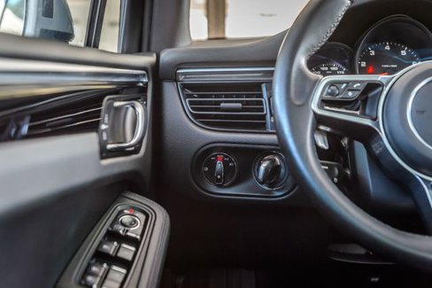 Used 2021 Porsche Macan image 25
