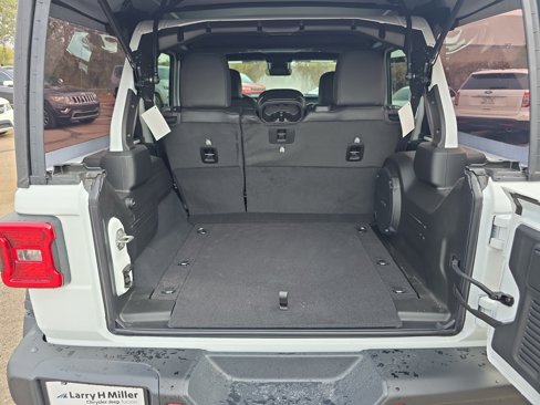 New 2025 Jeep Wrangler Unlimited Rubicon w/ Steel Bumper Group image 33