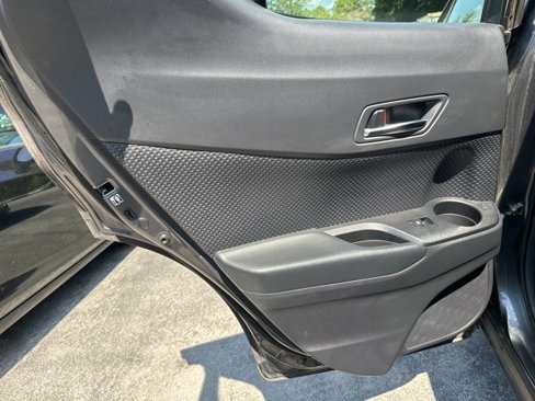 Used 2018 Toyota C-HR image 9