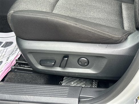 Used 2024 Nissan Rogue SV image 19