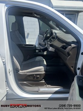 Used 2022 GMC Yukon SLT w/ SLT Premium Package image 24