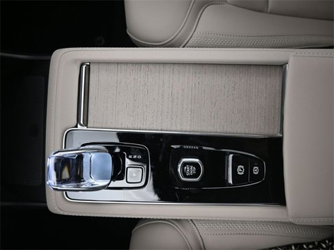 New 2026 Volvo XC90 B6 Plus w/ Protection Package Premier image 10