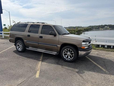 Used 2003 Chevrolet Suburban 2WD image 4